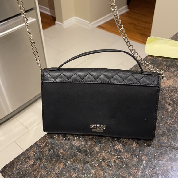 100% Authentic Guess black crossbody purse - Picture 3 of 8